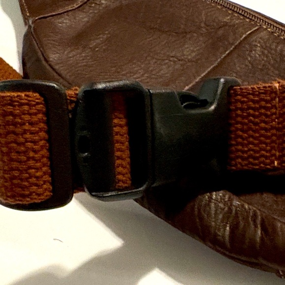 Coronado Men's Brown Leather Belt Bag - Picture 13 of 14